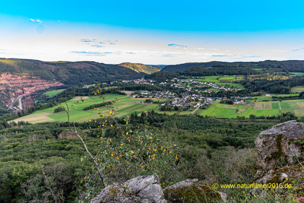 Blick von Aussichtspunkt "Maunert" auf Taben-Rodt